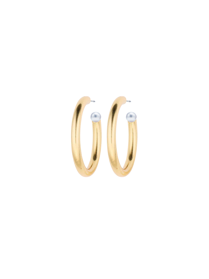 Chunky golden hoops + pearl