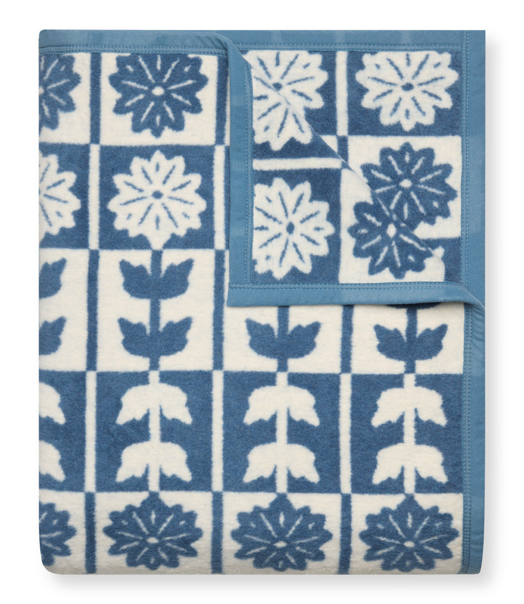 Floral Quilt Cornflower Blanket